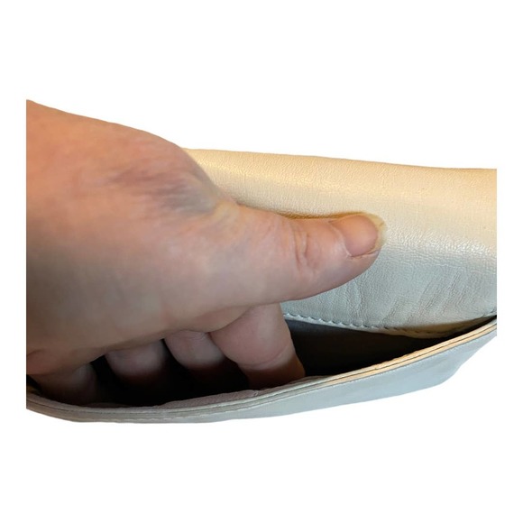 NWT Vince Camuto Lefto Crossbody Bag Coconut Cream Leather Chic Sleek Magnetic - Picture 5 of 7